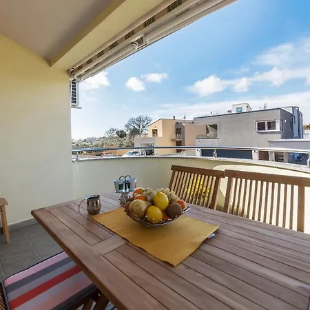 Apartment Samanta Sisan Exterior photo